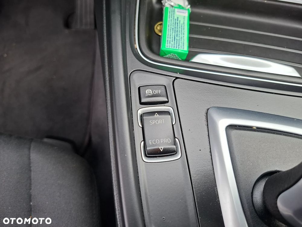 BMW Seria 3 320i - 18
