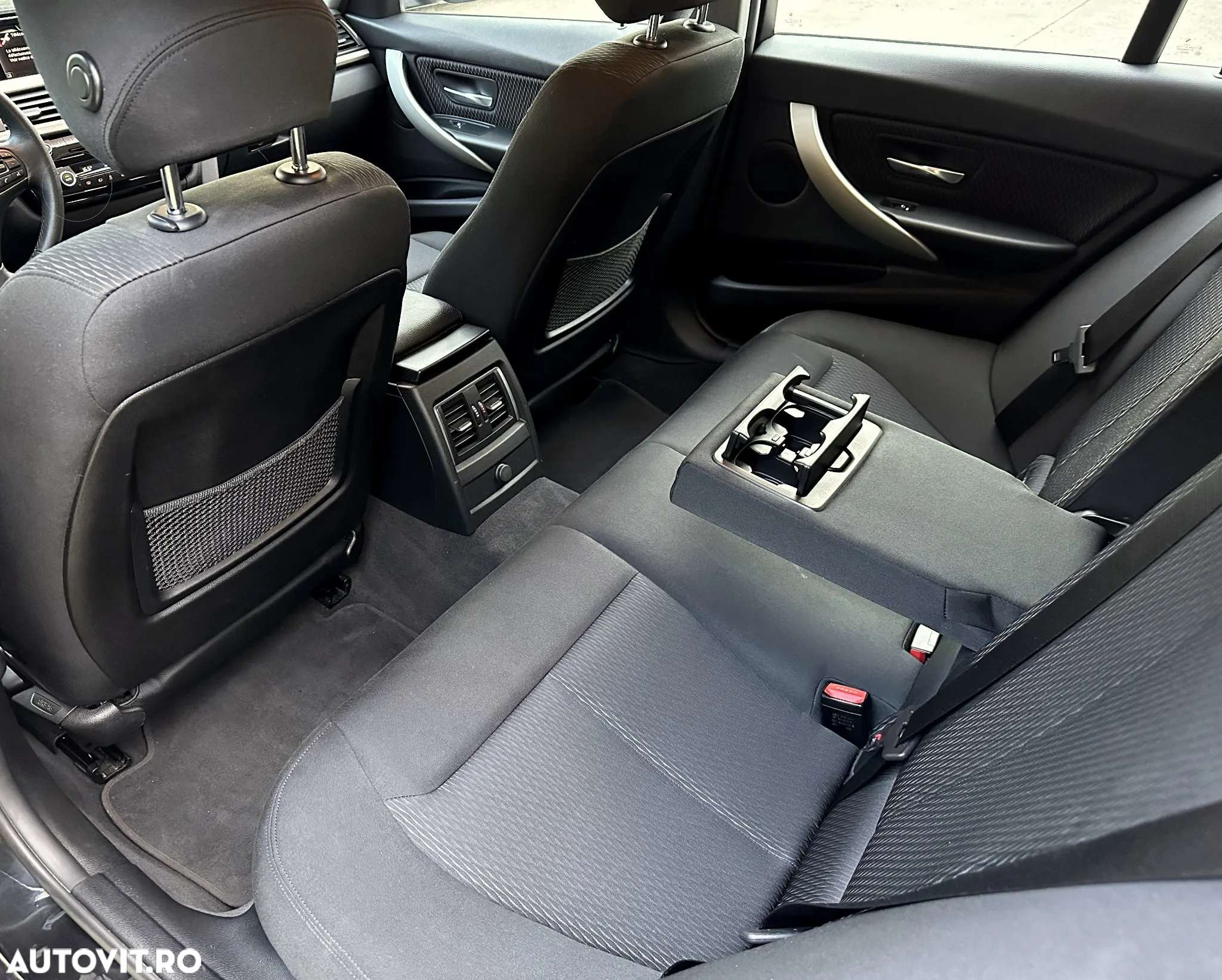 BMW Seria 3 318d Touring - 8