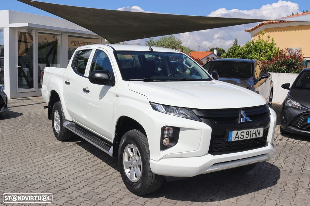 Mitsubishi L200 2.3 DI-D Space Cab Invite Strakar Look 4WD - 2