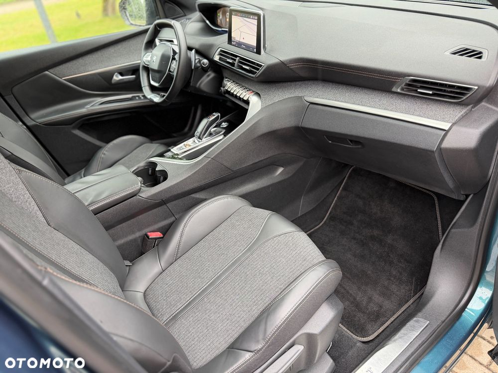 Peugeot 5008 THP 165 EAT6 Allure - 28