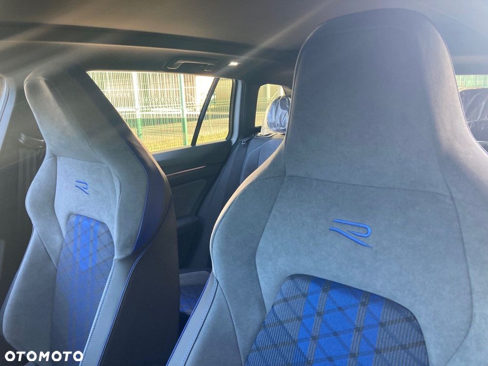 Volkswagen Golf - 22