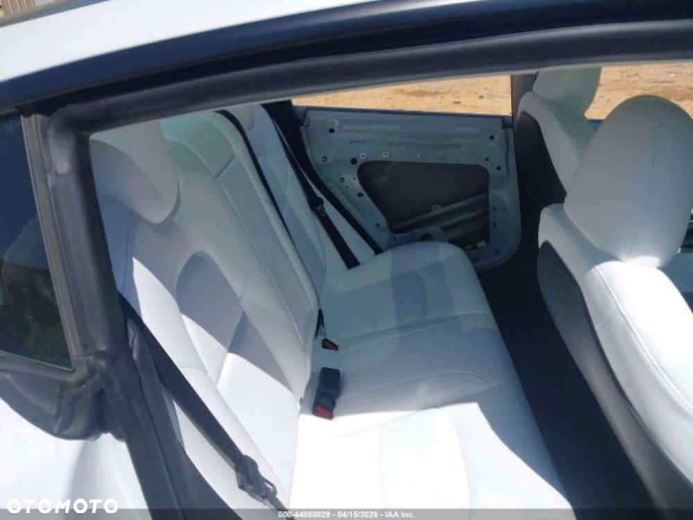 Tesla Model 3 - 8