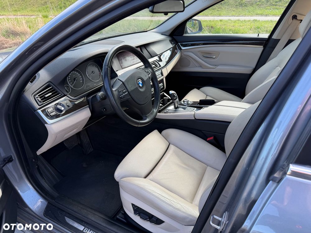BMW Seria 5 523i - 6