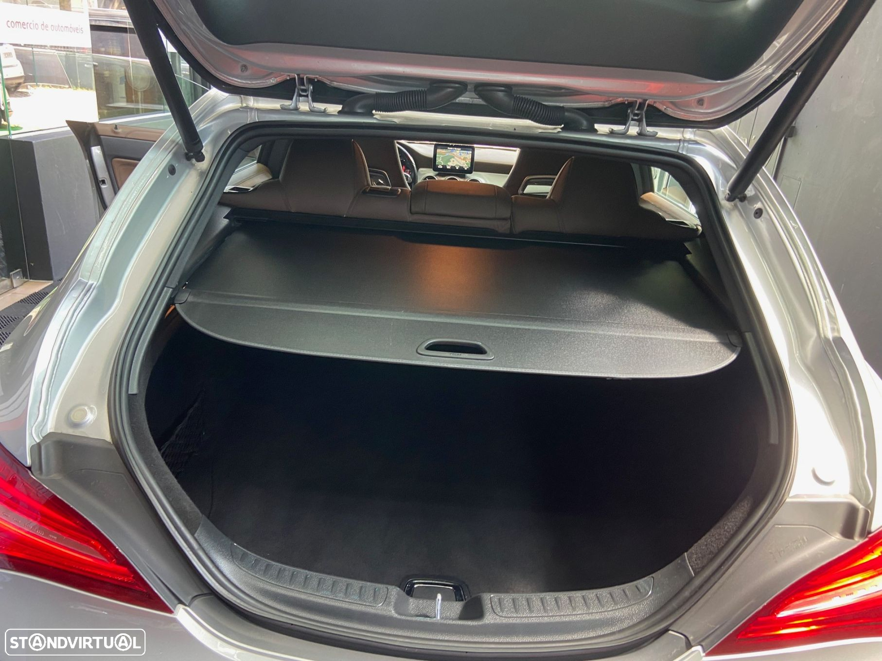 Mercedes-Benz CLA 180 d Shooting Brake AMG Line - 19