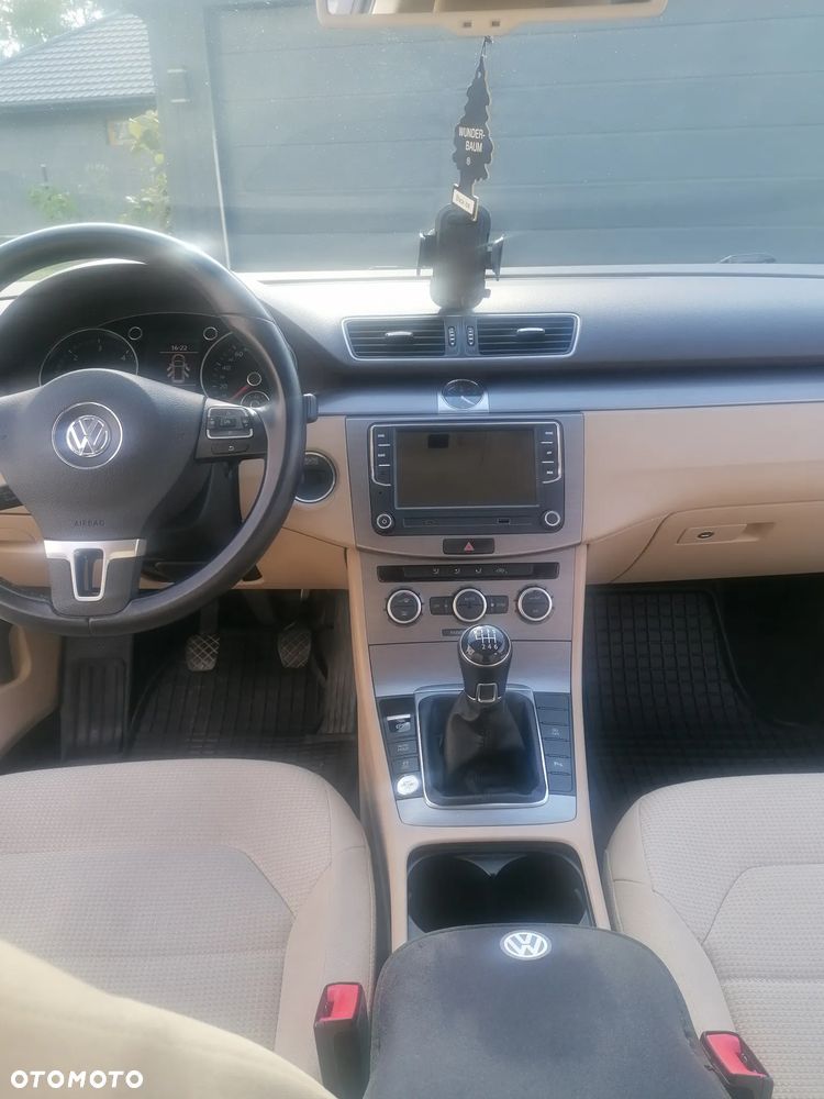 Volkswagen Passat 2.0 TDI Comfortline - 13