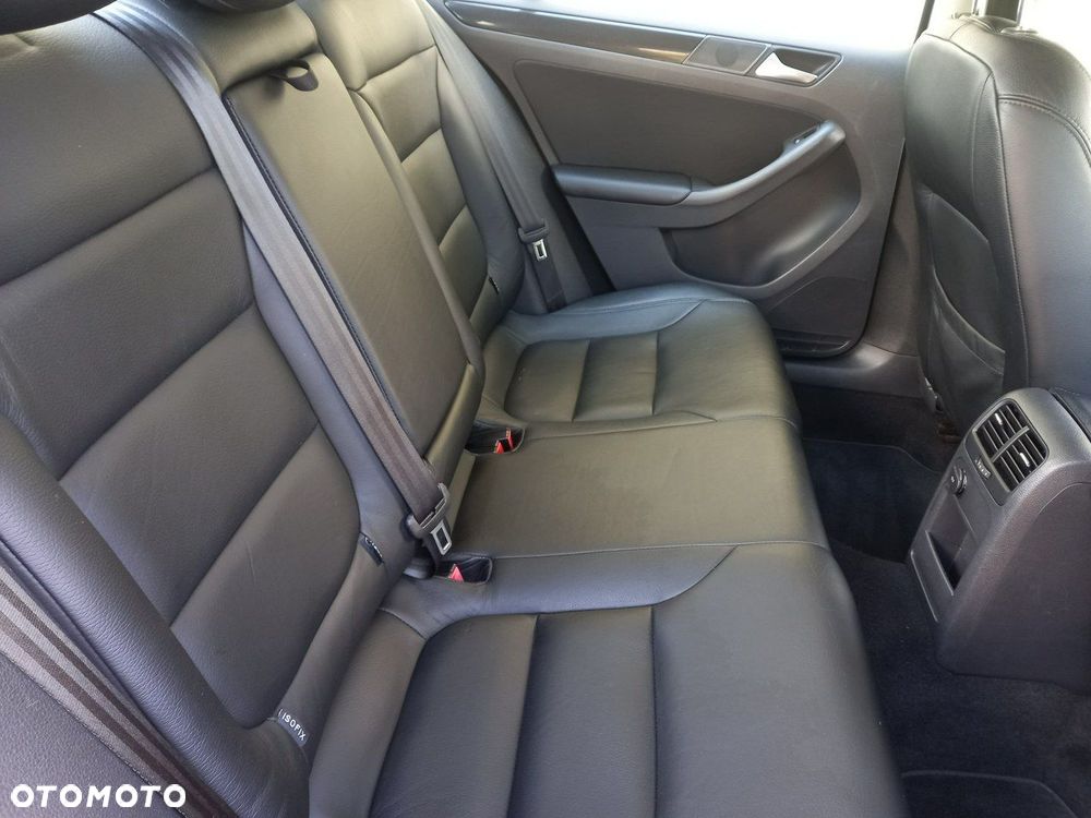 Volkswagen Jetta 1.6 TDI DPF Highline - 23