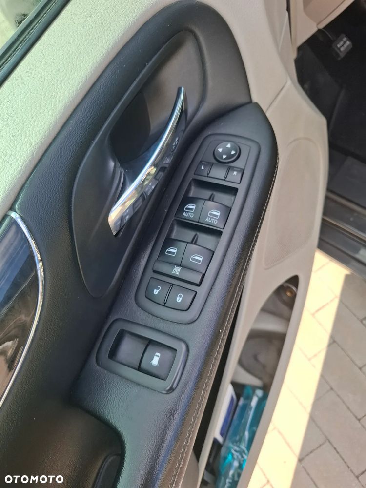Chrysler Town & Country 3.6 Touring - 7