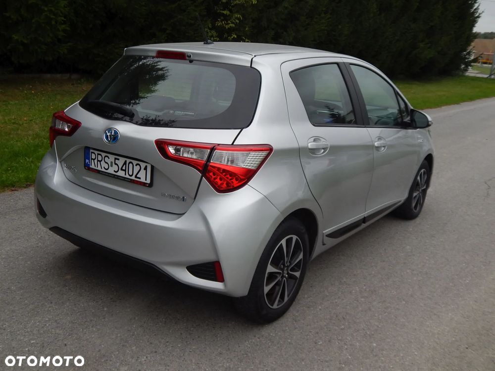 Toyota Yaris Hybrid 100 Premium - 9