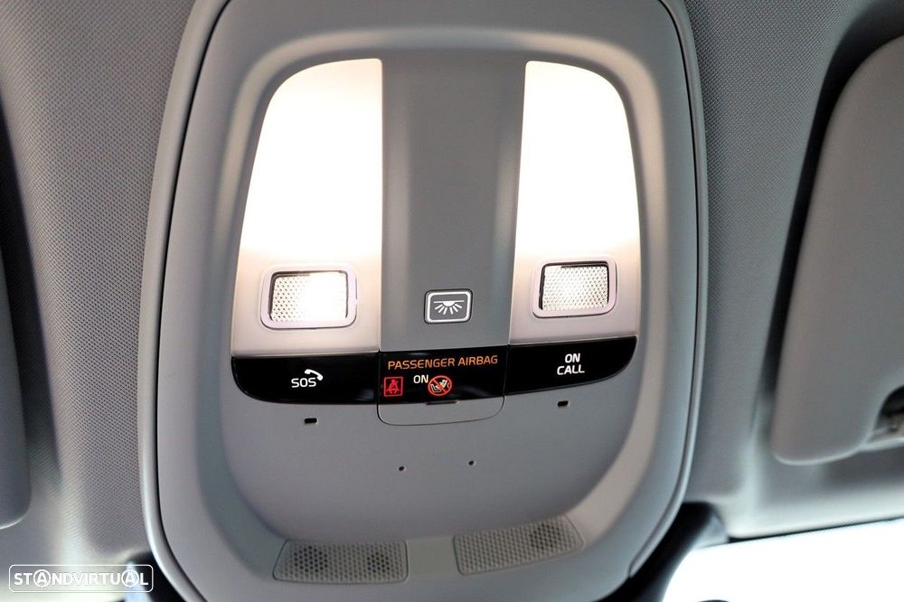 Volvo XC 60 2.0 B4 Momentum Plus - 32