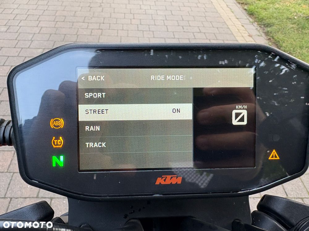 KTM DUKE 890 - 9