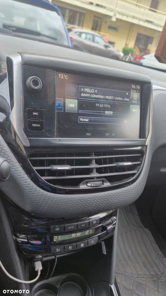 Peugeot 2008 1.2 Pure Tech Allure S&S - 6
