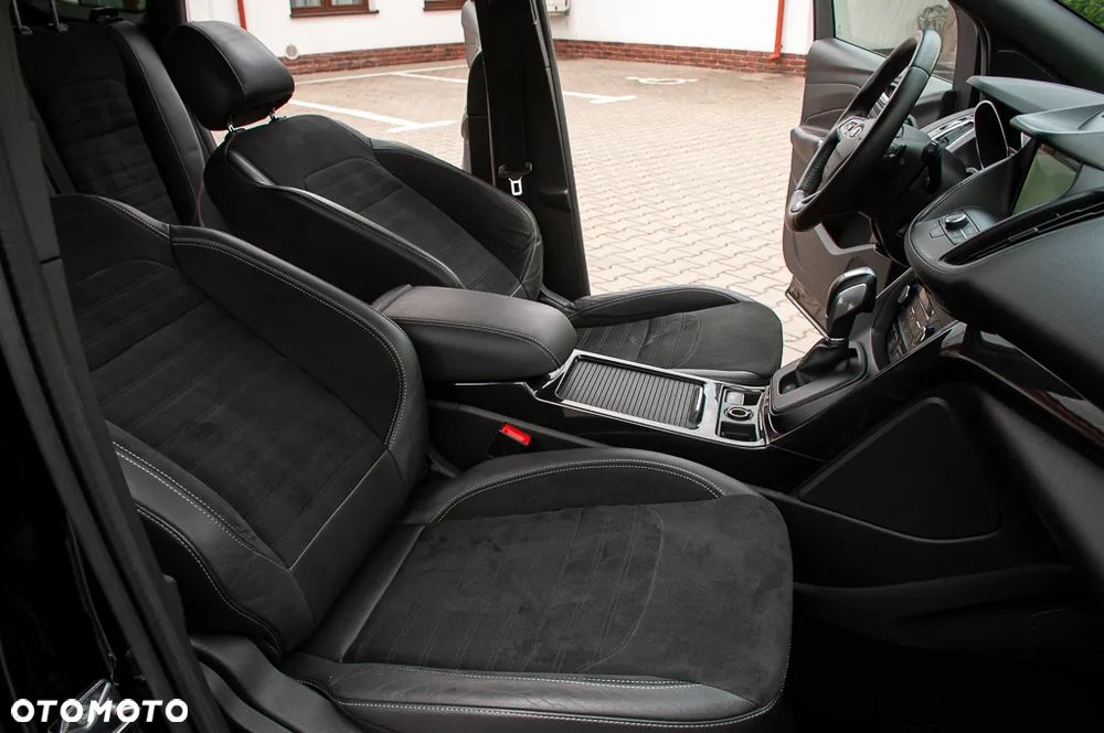 Ford Kuga 2.0 TDCi AWD ST-Line - 24