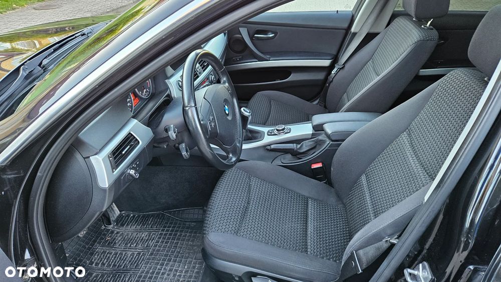 BMW Seria 3 320d xDrive - 12