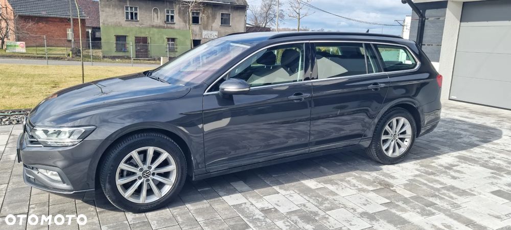 Volkswagen Passat - 4