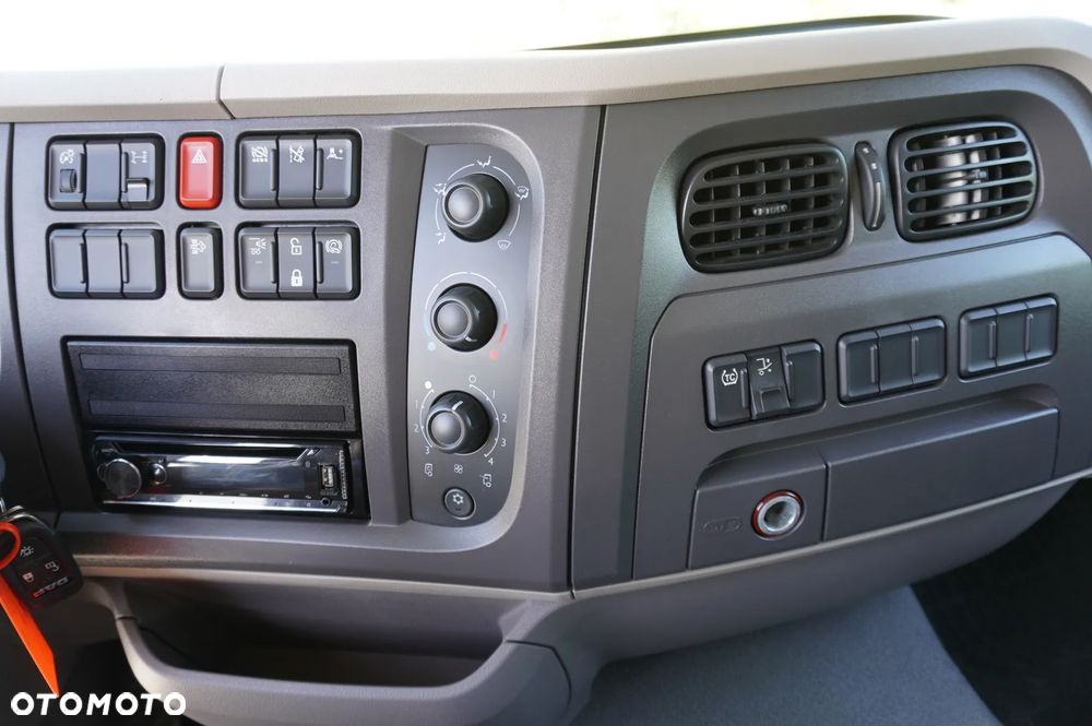 DAF LF 12.210 kontener 18 palet z windą / 50 tys.km /2024_245461 - 26