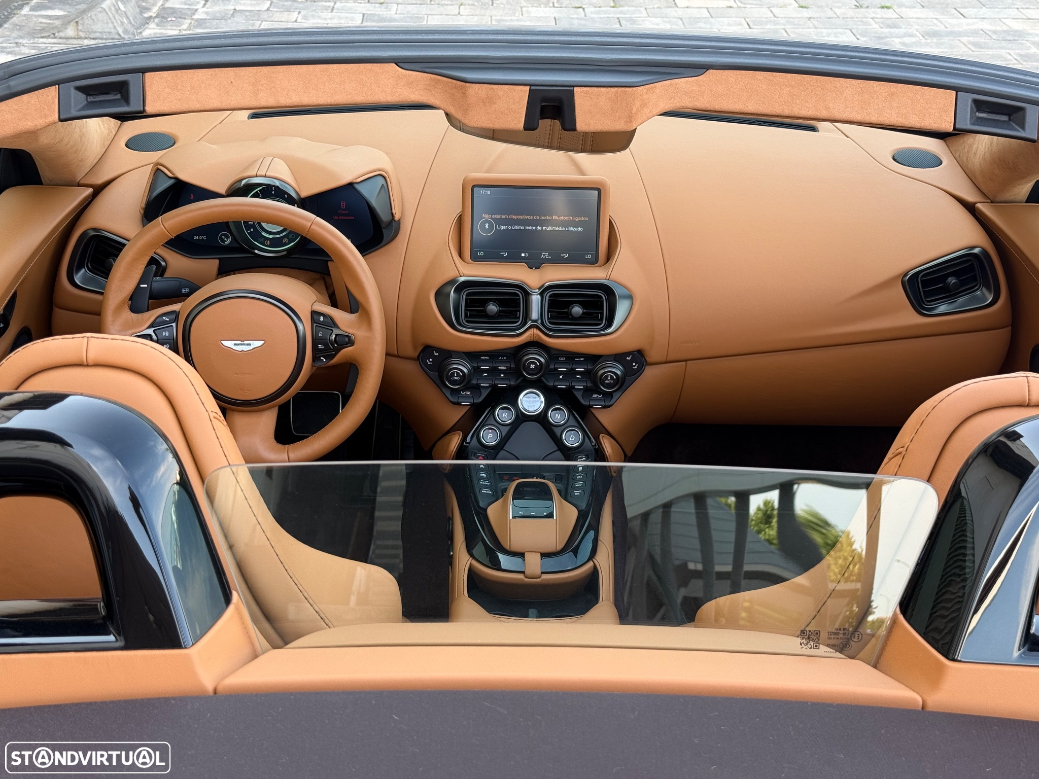 Aston Martin Vantage Roadster V8 - 30