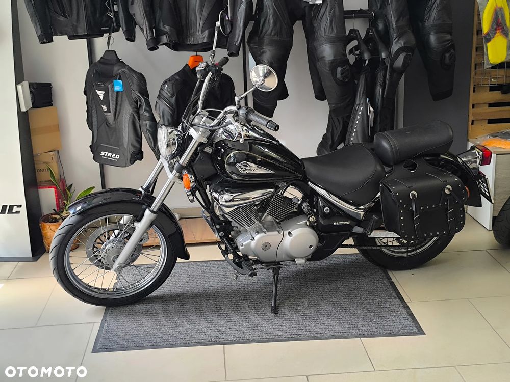 Suzuki Intruder - 3