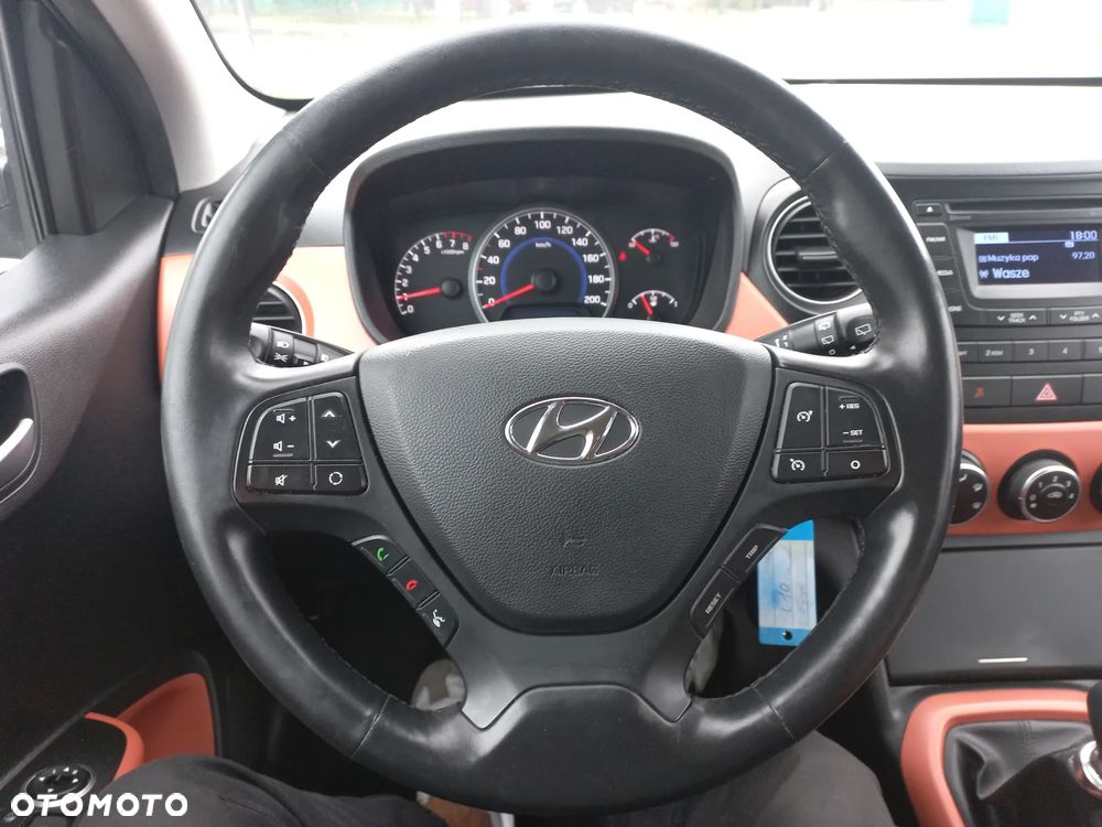 Hyundai i10 1.0 Fifa World Cup Edition - 19