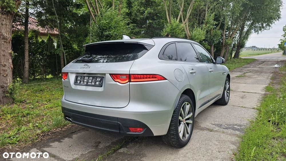 Jaguar F-Pace - 9