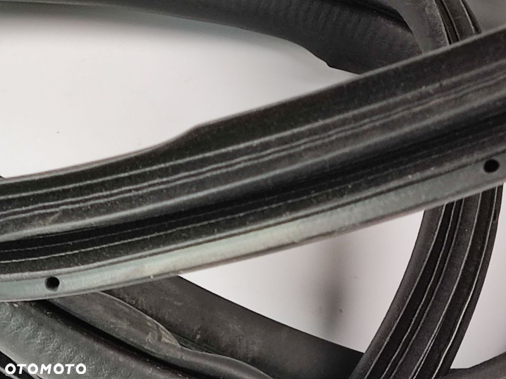 HONDA CR-V od 2019r Uszczelka Drzwi Komplet - 3