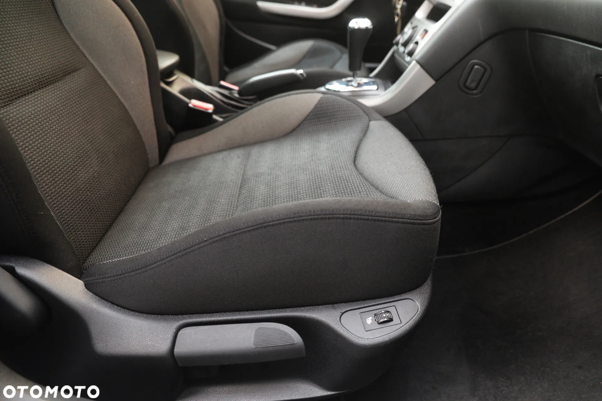 Peugeot 308 SW BlueHDi 120 EAT6 Stop & Start Active Business-Paket - 38
