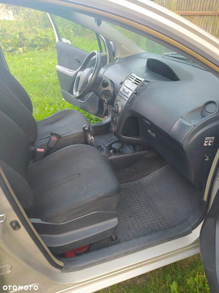 Toyota Yaris 2009 photo 4