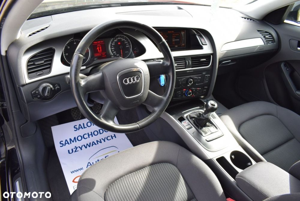 Audi A4 Limousine - 16