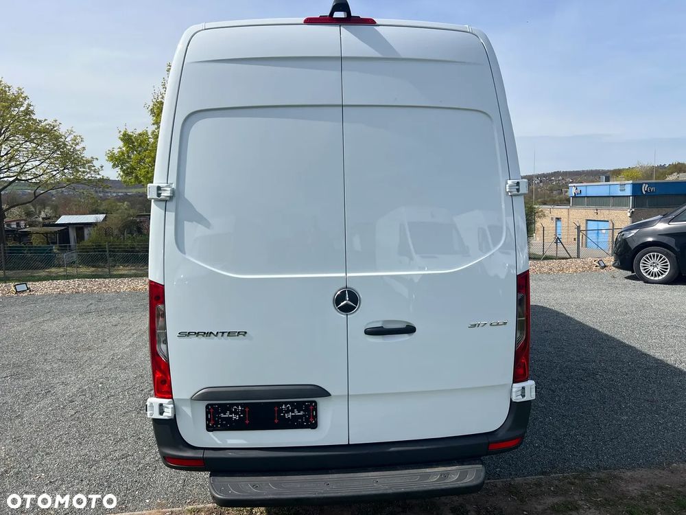 Mercedes-Benz Sprinter - 2