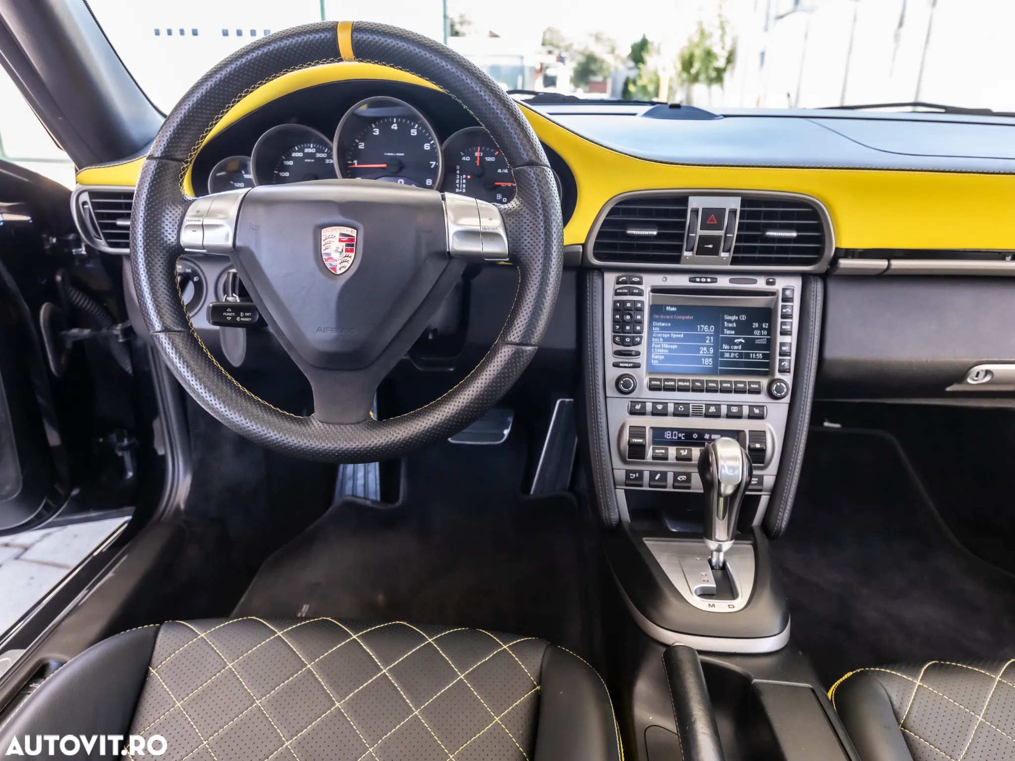 Porsche 911 Carrera 4 Tiptronic S - 17