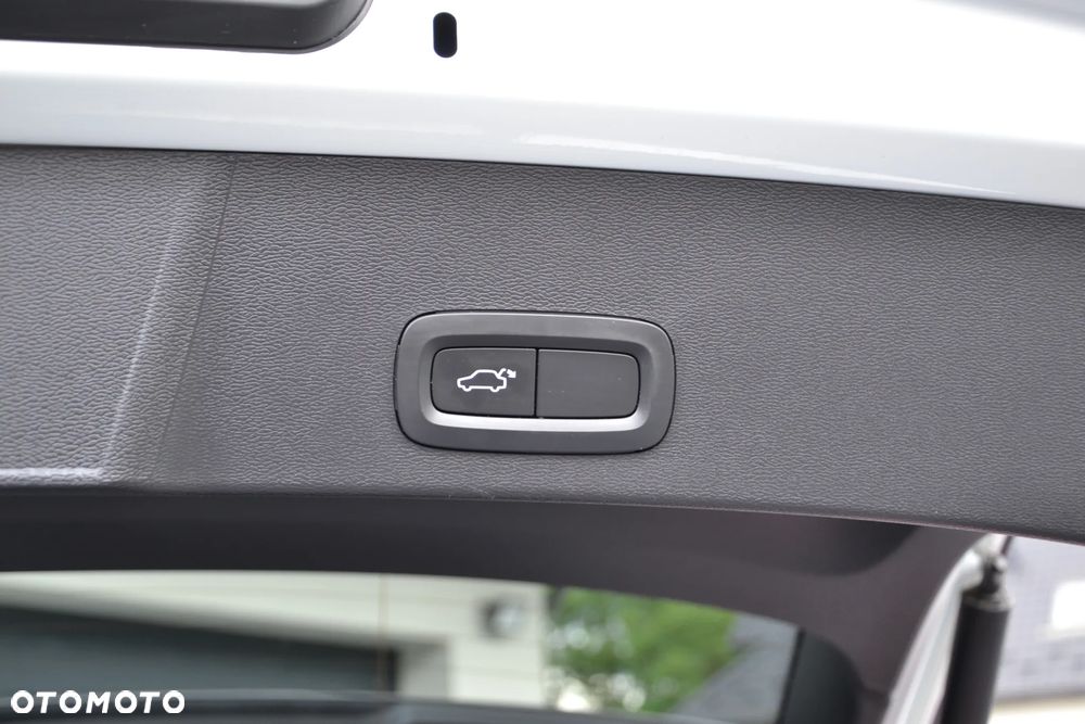 Volvo XC 40 D3 AWD R-Design - 31
