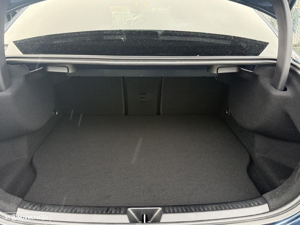 Mercedes-Benz A 250 Limousine e AMG Line - 50