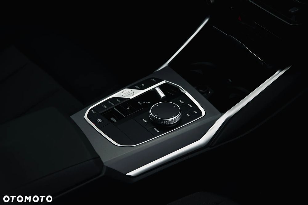 BMW Seria 3 330i xDrive - 13