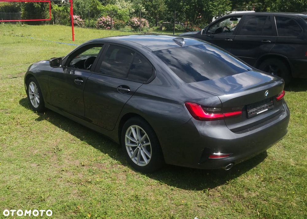 BMW Seria 3 318d Luxury Line - 9