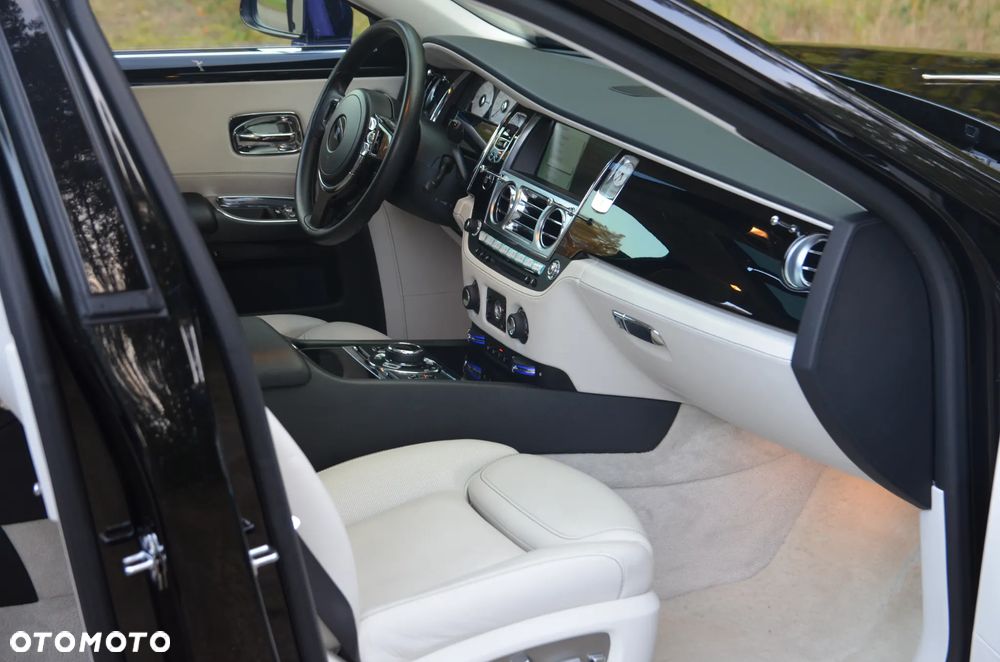 Rolls-Royce Ghost Standard - 25