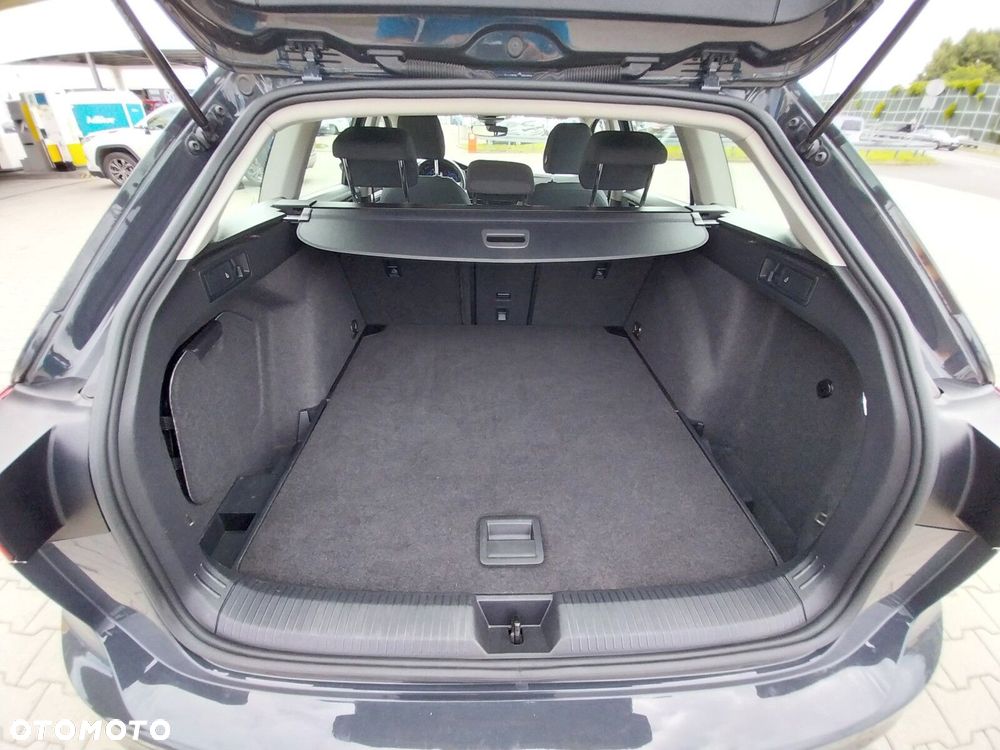 Volkswagen Golf - 8