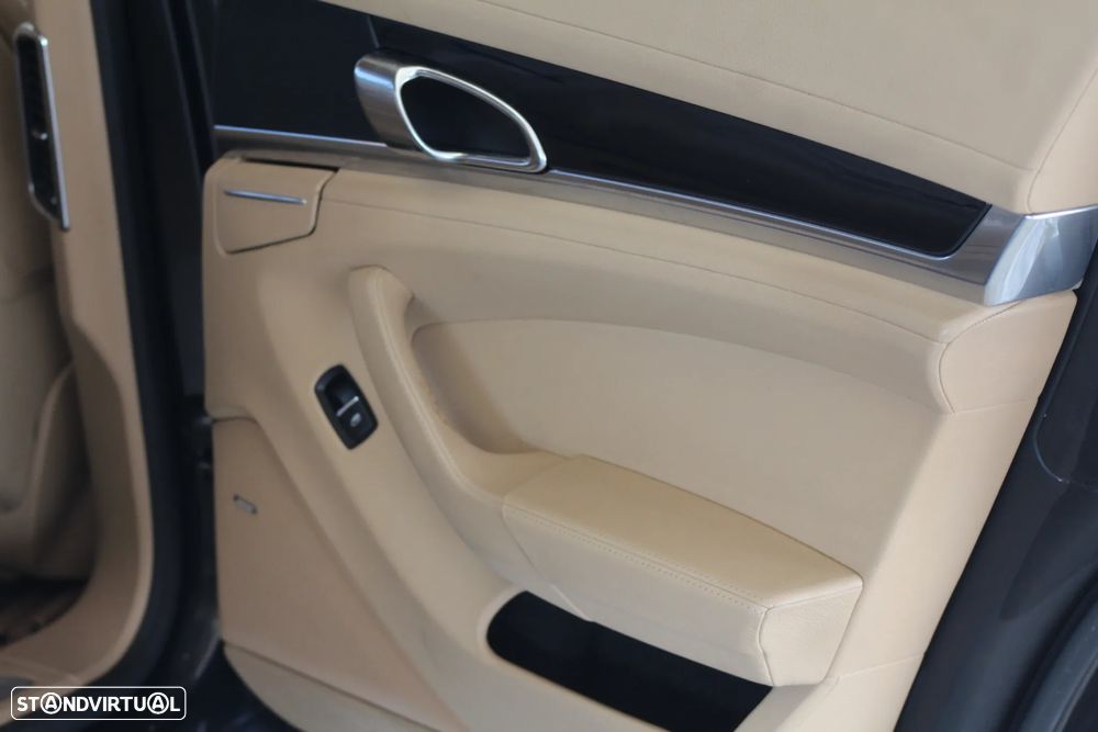 Porsche Panamera Platinum Edition - 26