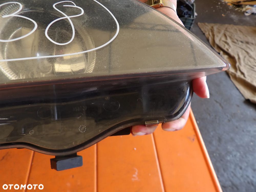 BMW - E60 - LIFT - H7 - PĘKNIĘTE SZKŁO - PRAWA LAMPA PRZEDNIA - UK - 7177730 - 2
