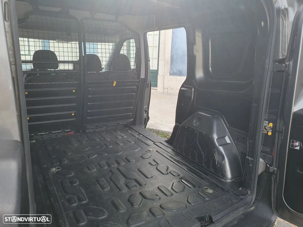 Fiat DOBLO MULTIJET 3 LUGARES A/C - 22