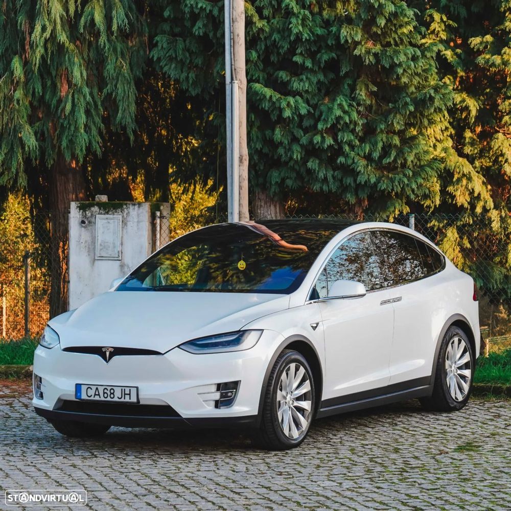 Tesla Model X - 3