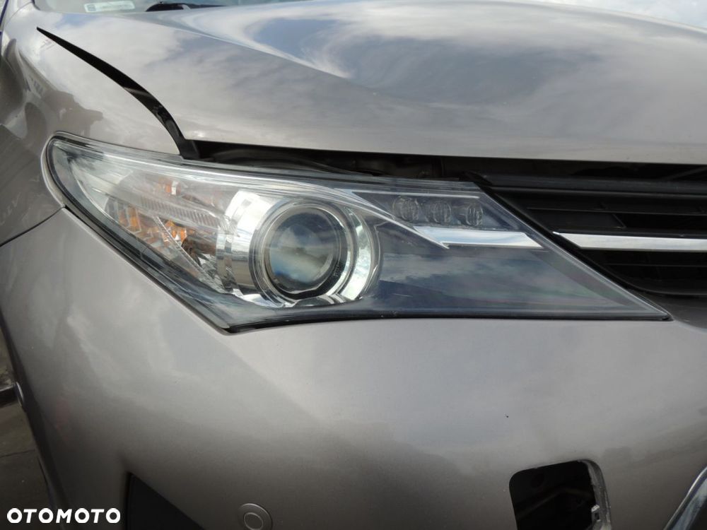 Lampa przód prawa Toyota Auris II kombi E18 - 1