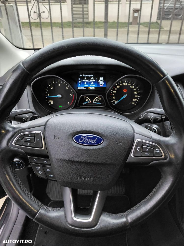 Ford Focus 2.0 TDCI Powershift Titanium - 3
