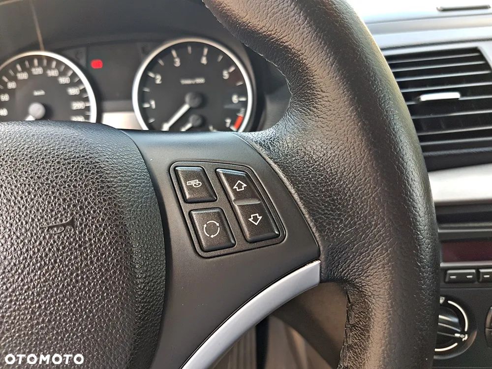 BMW Seria 1 118i Edition Sport - 16