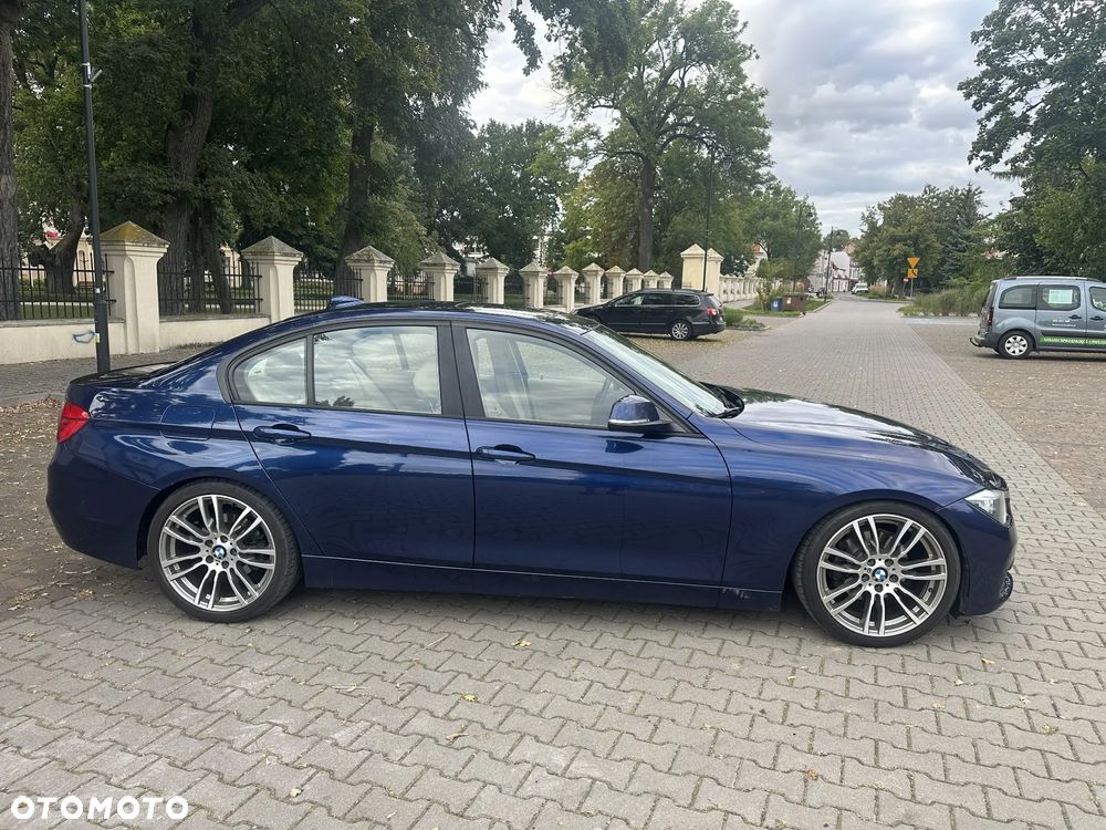 BMW Seria 3 320i - 4