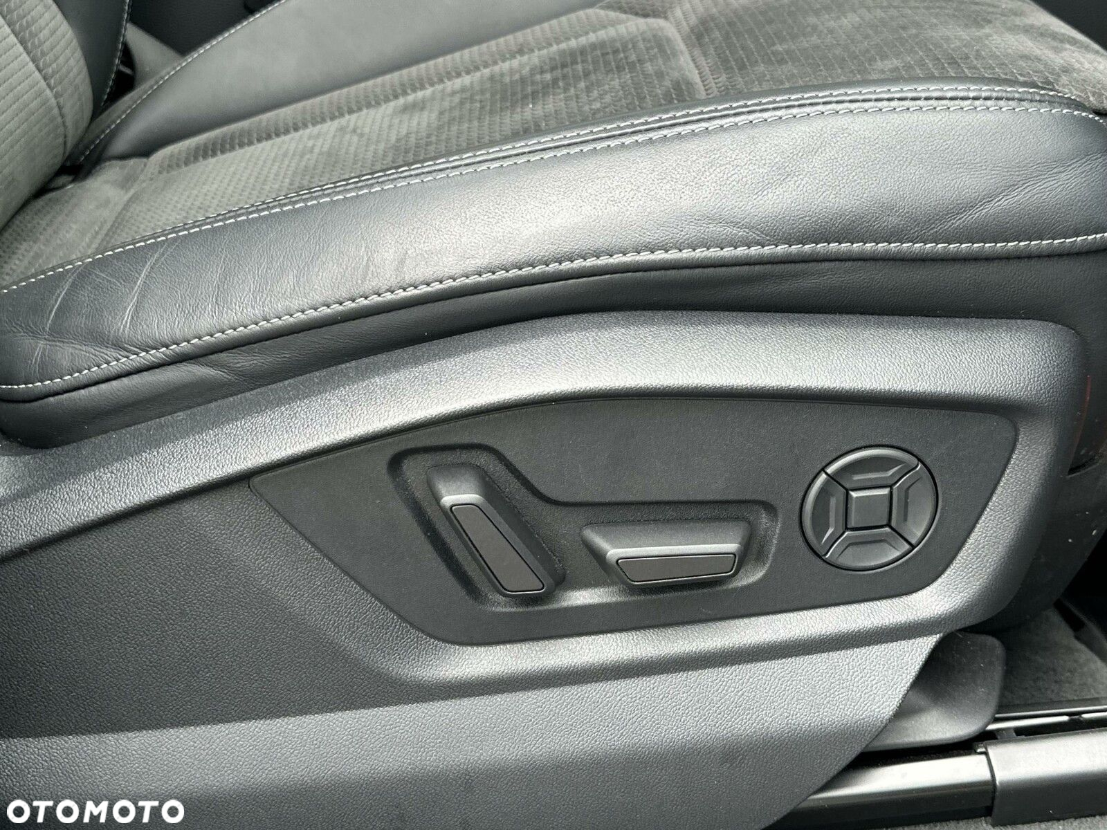 Audi SQ8 TFSI Quattro Tiptronic - 27