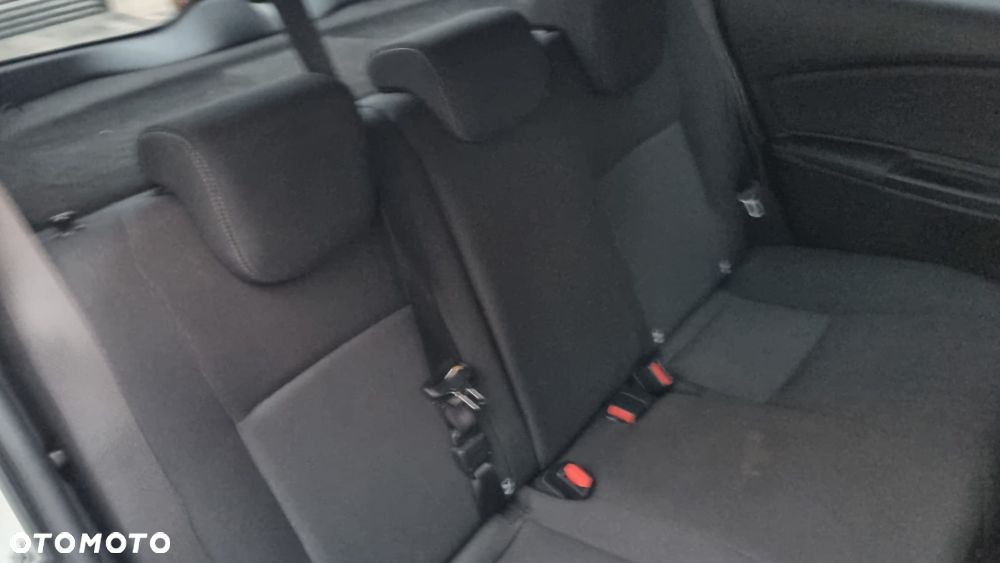 Toyota Yaris Hybrid 100 Selection Platinum - 19