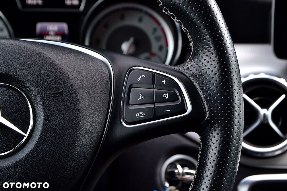 Mercedes-Benz GLA 200 UrbanStyle Edition - 23