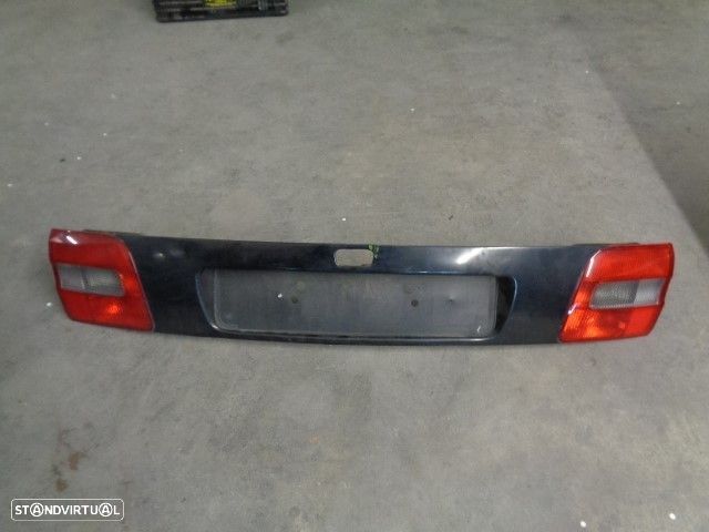 FAROLIM TRASEIRO CENTRAL VOLVO V40 BREAK FAMILIAR 1998 -30899990 - 2