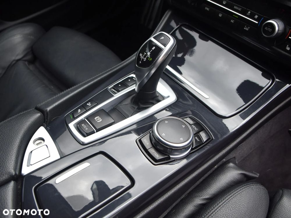 BMW Seria 5 525d xDrive - 22