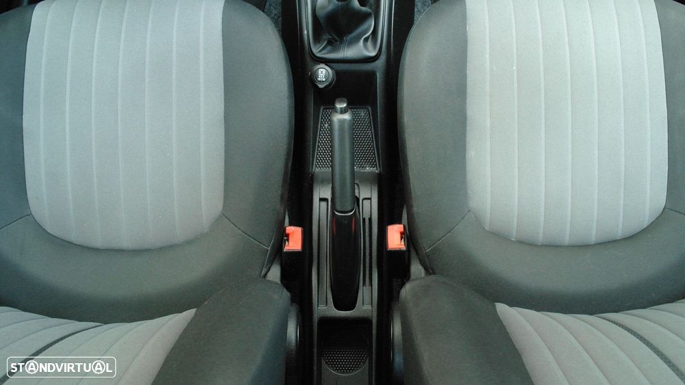 Fiat Punto 1.3 M-Jet Lounge S&S - 32