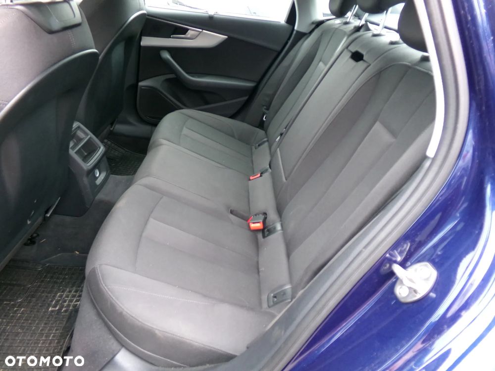 Audi A4 Limousine - 10